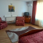 Cazare la intrarea in Targu Mures Pensiune Motel Via Poza camera matrimoniala cu pat dublu si mic dejun inclus